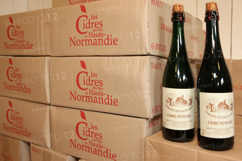France, Haute Normandie, eure, roumois, domaine des hauts vents bienvenue a la ferme, alain caboulet, ferme cidricole, pommiers, manoir, boutique de produits regionaux,