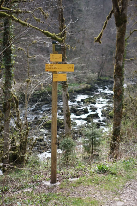 France, franche comte, jura, nozeroy, source de l'ain, pays des lacs, eau, paysage, nature, hiver, panneau, randonnée,