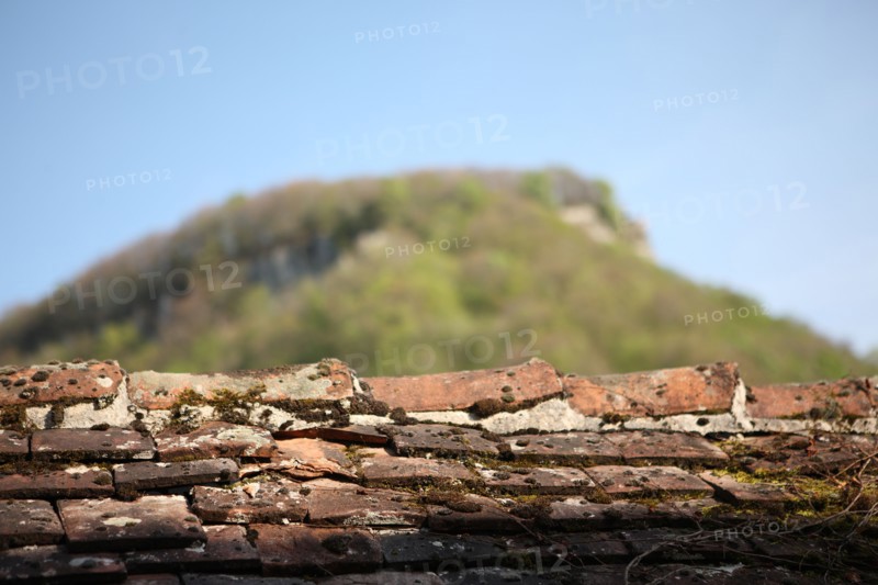 France, franche comté, jura, baume les messieurs, village, patrimoine, montagne, reculée, nature, détail d'une toiture en tuiles,