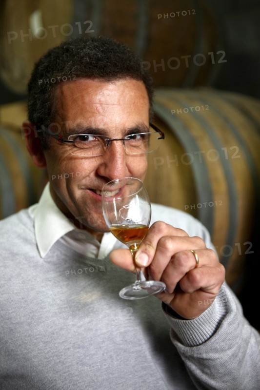 France, Basse Normandie, manche, pays saint lois, cametours, exploitation agricole de damien lemasson, producteur de produits cidricoles, agriculture biologique, degustation de Calvados,