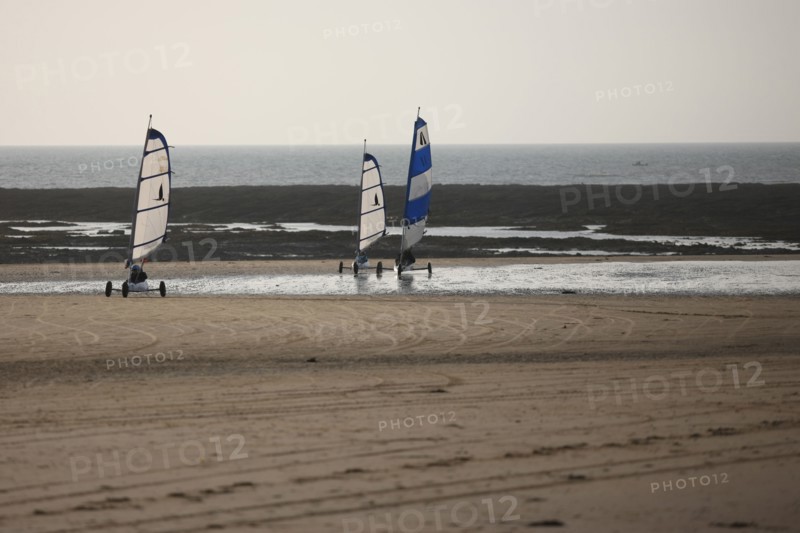France, Basse Normandie, manche, cote des havres, portbail, littoral, mer, char a voile, sports nautiques, plage, sable, windsurf, soleil couchant,