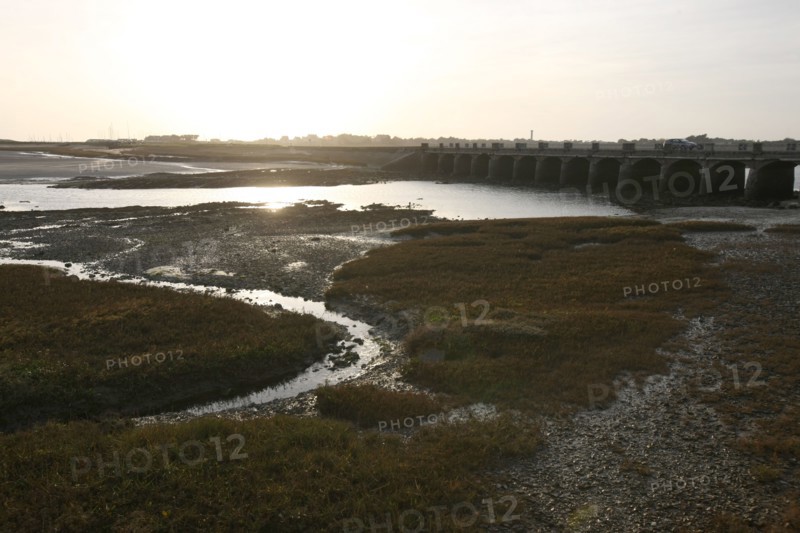 France, Basse Normandie, manche, cote des havres, portbail, littoral, mer, port, bateaux, port, maree basse, soleil couchant,