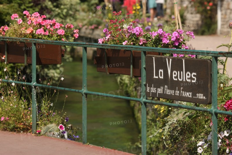 France, Haute Normandie, seine maritime, plateau de caux maritime, veules les roses, plus petit fleuve de france, chemin des champs elysees,