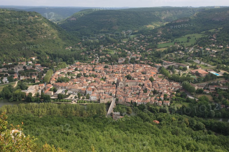 france, region midi pyrenees, tarn et garonne, 82, gorges de l'aveyron, saint antonin noble val, moyen age, vieilles pierres, patrimoine, histoire, toits, tuiles, village, bastides,