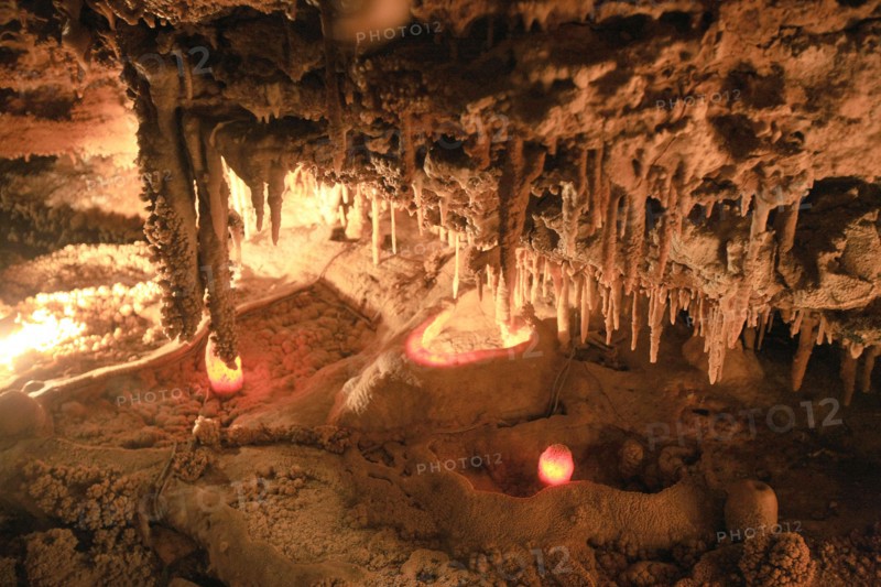 france, region midi pyrenees, tarn et garonne, 82, gorges de l'aveyron, sain antonin noble val, grotte du bosc, stalactites, concretions, speleologie, visites, tourisme,