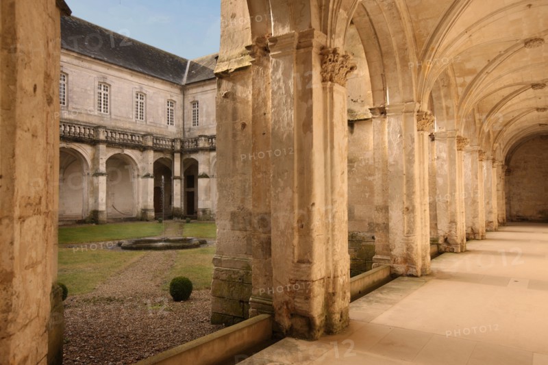 France, Haute Normandie, eure, le bec hellouin, abbaye du bec, cloitre,