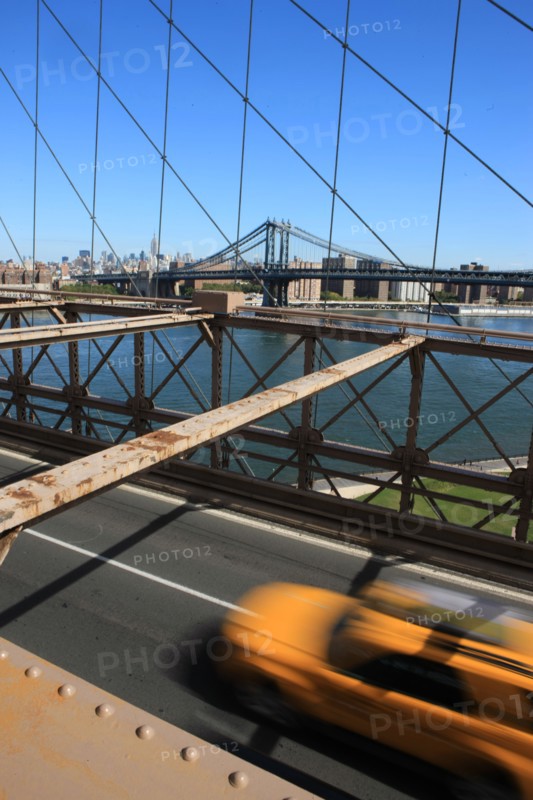 usa, etat de New York, New York City, Manhattan, brooklyn, pont de brooklyn bridge, pietons, vehicules, jogging, circulation, pointe de Manhattan, Manhattan bridge, taxi,