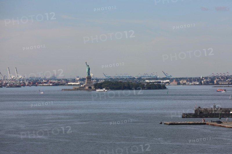 usa, etat de New York, New York City, Manhattan, brooklyn, pont de brooklyn bridge, pietons, vehicules, jogging, circulation, pointe de Manhattan, statue de la liberte,