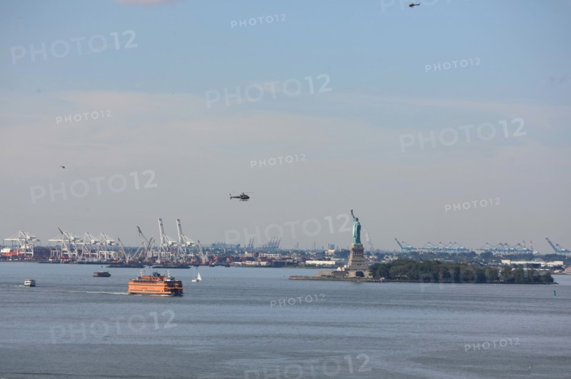 usa, etat de New York, New York City, Manhattan, brooklyn, pont de brooklyn bridge, pietons, vehicules, jogging, circulation, pointe de Manhattan, statue de la liberte, port, helicopteres,