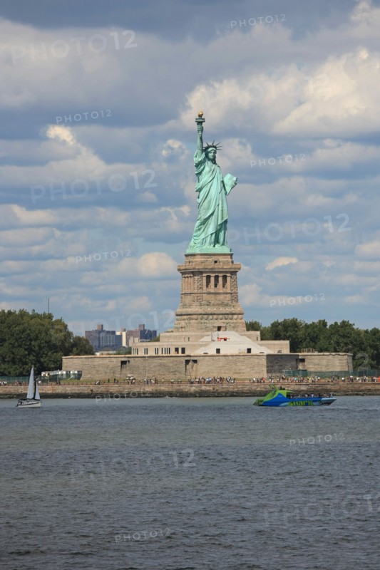 usa, etat de New York, New York City, Manhattan, financial district, pointe de Manhattan, ferry pour Staten Island, buildings, baie, bateaux, statue de la liberte, Bartholdi,