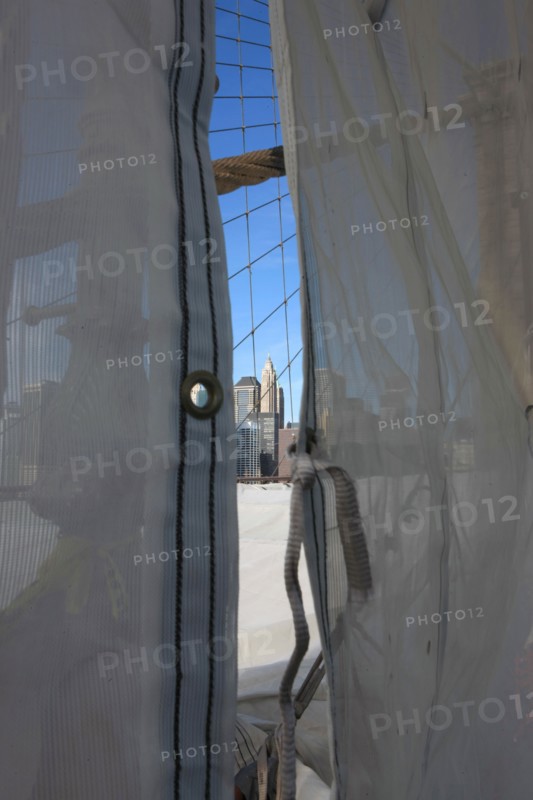 usa, etat de New York, New York City, Manhattan, brooklyn, pont de brooklyn bridge, pietons, vehicules, jogging, circulation, pointe de Manhattan, travaux, bache