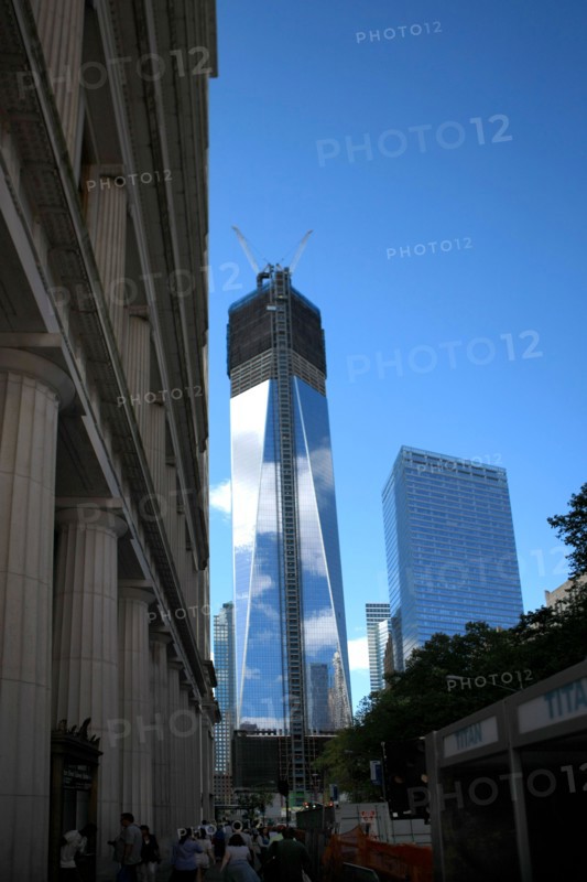 usa, state of New York, NYC, Manhattan, financial district, building, ancien World Trade Center, Ground Zero, drapeau,
