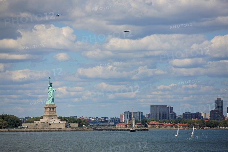 usa, etat de New York, New York City, Manhattan, financial district, pointe de Manhattan, ferry pour Staten Island, buildings, baie, bateaux, statue de la liberte, Bartholdi, helicopteres,