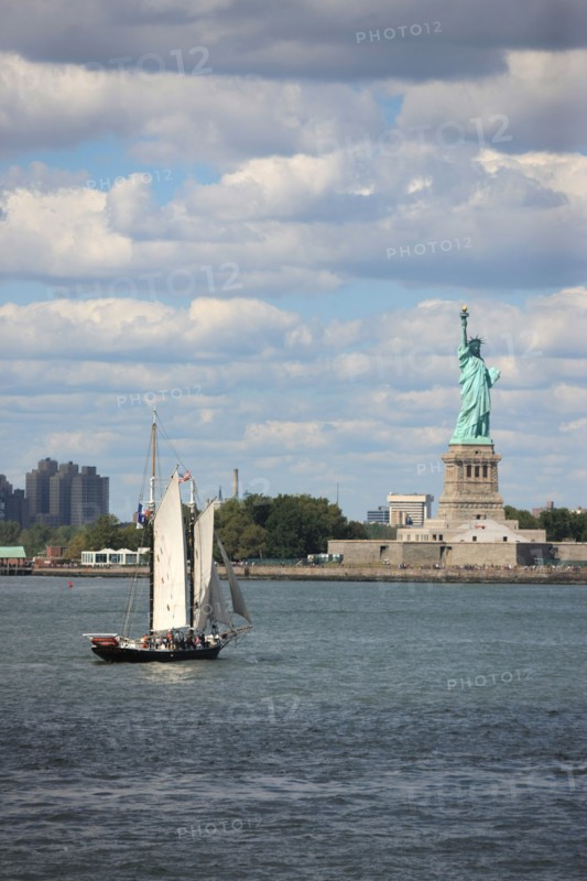 usa, etat de New York, New York City, Manhattan, financial district, pointe de Manhattan, ferry pour Staten Island, buildings, baie, bateaux, statue de la liberte, Bartholdi,
