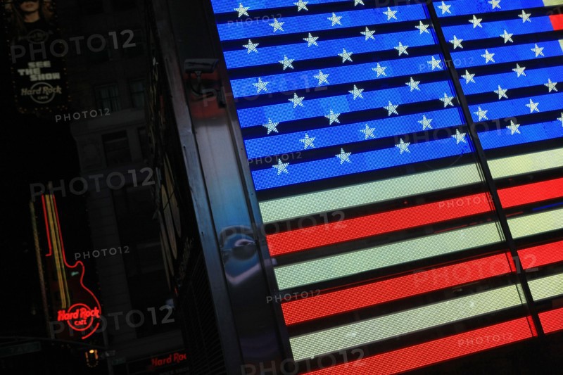 usa, etat de New York, New York City, Manhattan, Midtown, Broadway, vers Times Square, neons, nuit,