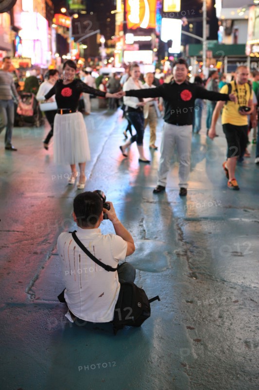 usa, etat de New York, New York City, Manhattan, Midtown, Broadway, vers Times Square, neons, nuit,