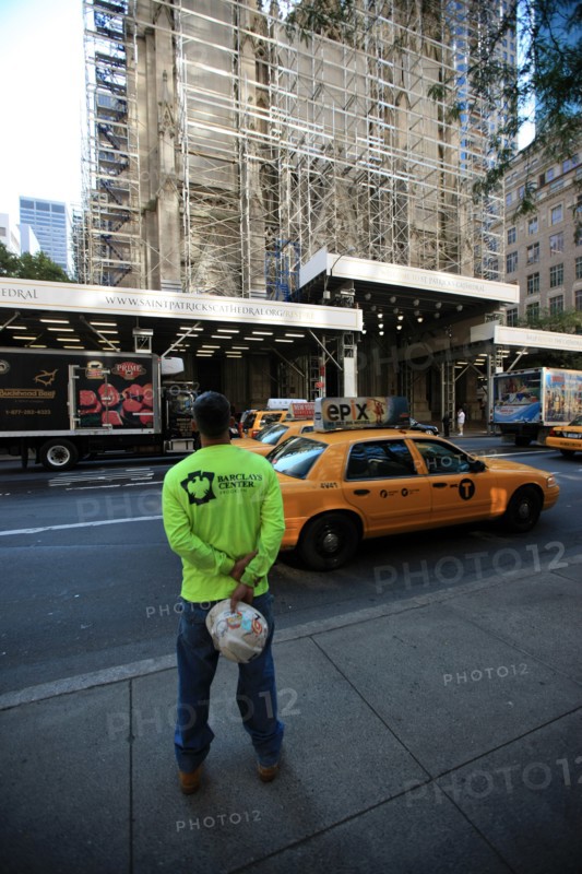 usa, etat de New York, New York City, Manhattan, Broadway, vers Rockfeller Center, buildings, rue,