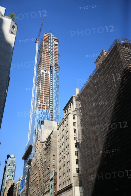 usa, etat de New York, New York City, Manhattan, Broadway, vers Rockfeller Center, buildings, rue,