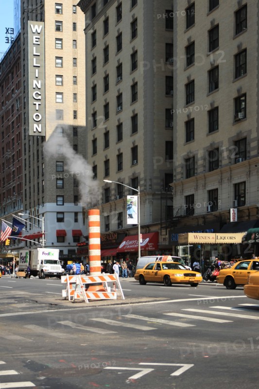 usa, etat de New York, New York City, Manhattan, Broadway, vers Rockfeller Center, buildings, rue, , Times Square,