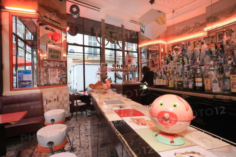 France, ile de france, paris 2e arrondissement, 65 rue montmartre, bar le cafe noir, deco, 
Date : 2011-2012