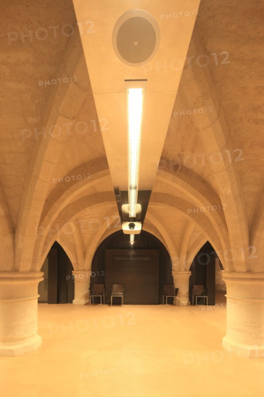France, ile de france, paris 5e arrondissement, rue de poissy, college des bernardins, religion, architecte jm wilmotte, cellier, salle de cours, 
Date : 2011-2012