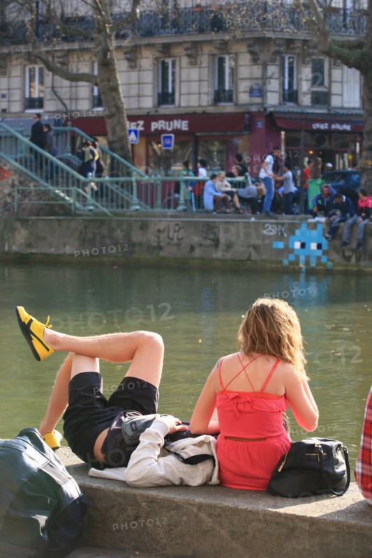 France, ile de france, paris 10e arrondissement, canal saint martin, quay de valmy, terrase du cafe chez prune, 
Date : 2011-2012