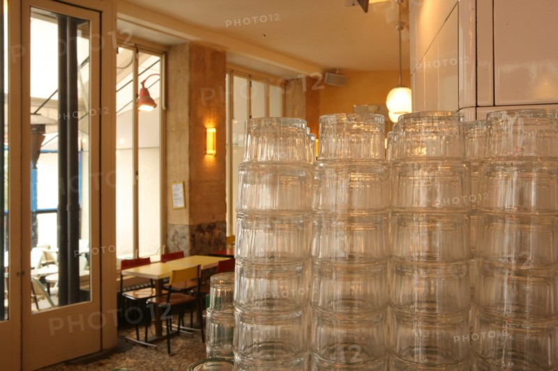 France, ile de france, paris 11e arrondissement, 41 rue de charonne, le pause cafe, bar, restaurant, verres, 
Date : 2011-2012