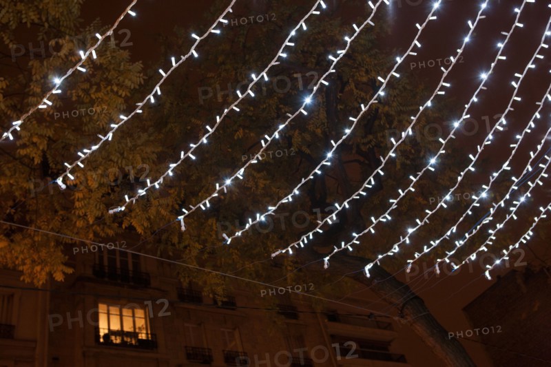 france, ile de france, paris, 14e arrondissement, nuit, matin, rue d'alesia, decoration de noel, 

Date : decembre 2012