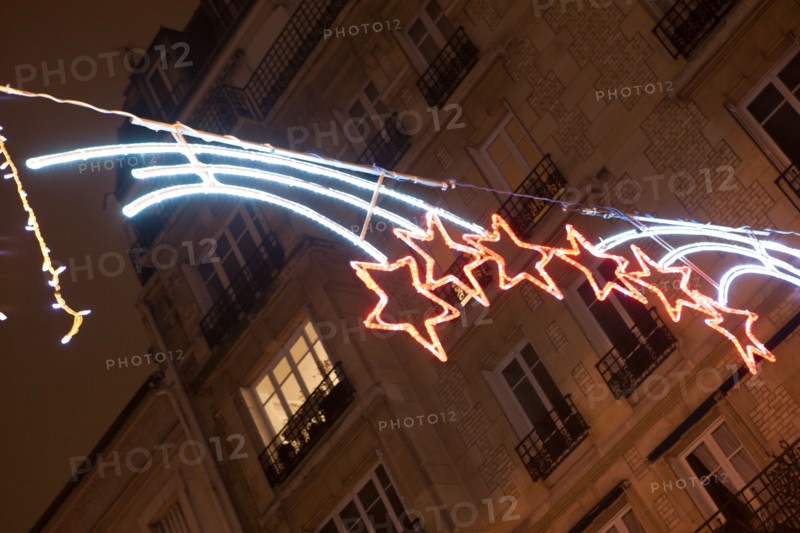 france, ile de france, paris, 14e arrondissement, nuit, matin, rue d'alesia, decoration de noel, 

Date : decembre 2012