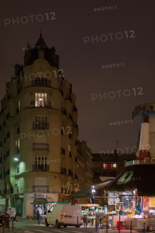 france, ile de france, paris, 14e arrondissement, nuit, matin, avenue du general leclerc, magasin, immeuble, poissonnerie, 

Date : decembre 2012