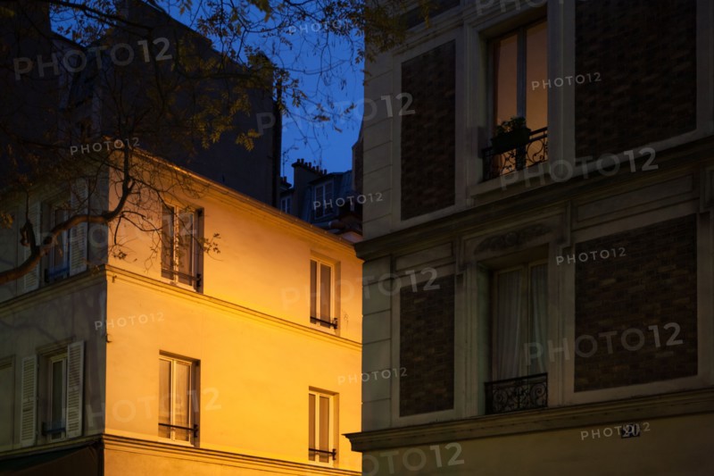 france, ile de france, paris, 14e arrondissement, nuit, matin, place denfert rochereau, fin de nuit dans le passage, 

Date : décembre 2012