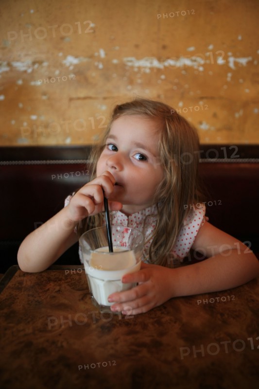 France, ile de france, paris, 18e arrondissement, 74 rue des martyrs, bar la fourmi, pigalle, cafe, restaurant, Angele, 
Date : 2011-2012