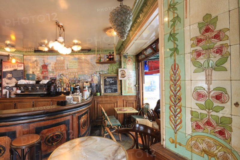 France, ile de france, paris, 18e arrondissement, 12 rue lepic, lux bar, bistrot, cafe, troquet, moulin rouge, 
Date : 2011-2012