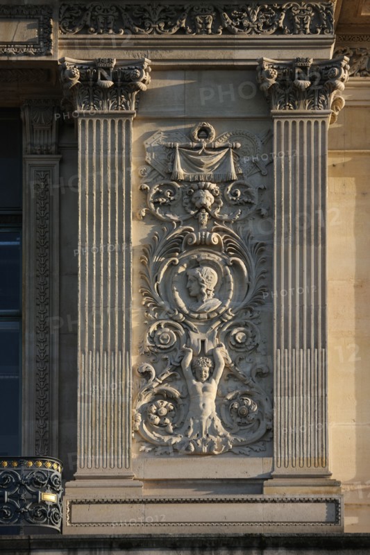 France, ile de france, paris 1er arrondissement, louvre, quai des tuileries, ancien palais des tuileries, pavillon de flore, musee du louvre, detail, sculpture, 
Date : 2011-2012