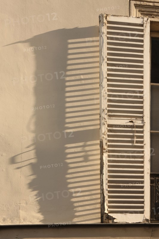 France, ile de france, paris 1er arrondissement, rue du pelican, ombre portee d'un volet sur le mur, 
Date : 2011-2012