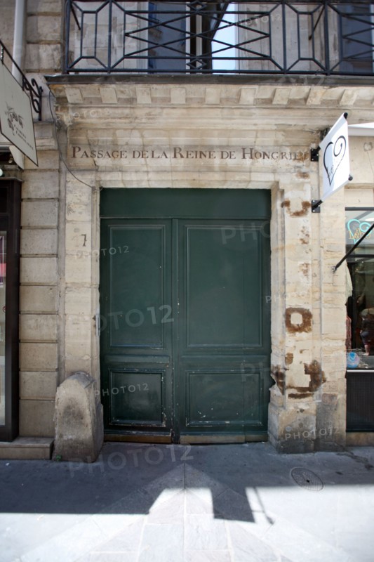 France, ile de france, paris, 2e arrondissement, les halles, rue montorgueil, passage de la reine de hongrie, porte, 
Date : 2011-2012