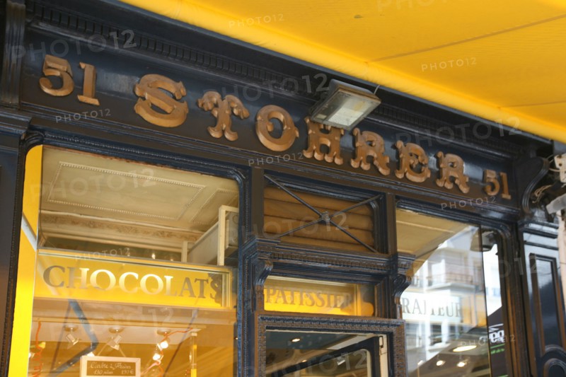 France, ile de france, paris, 2e arrondissement, les halles, 51 rue montorgueil, patisserie stohrer, specialite de baba au rhum, 
Date : 2011-2012