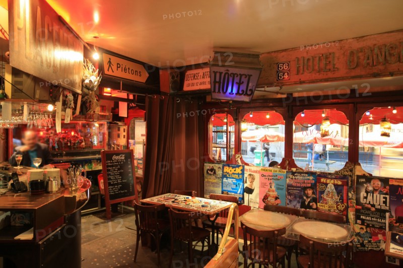 France, ile de france, paris 2e arrondissement, 41 rue montmartre, bar le tambour, deco inspiree du metro, recup, 
Date : 2011-2012