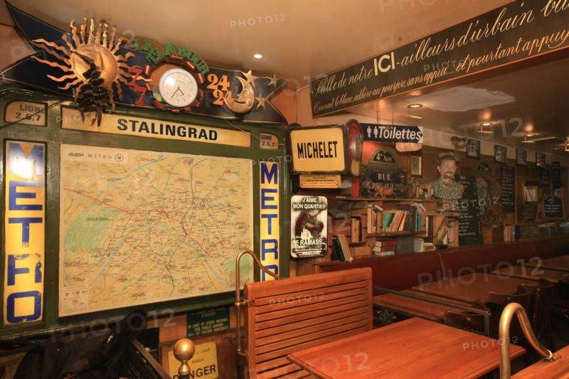 France, ile de france, paris 2e arrondissement, 41 rue montmartre, bar le tambour, deco inspiree du metro, recup, 
Date : 2011-2012