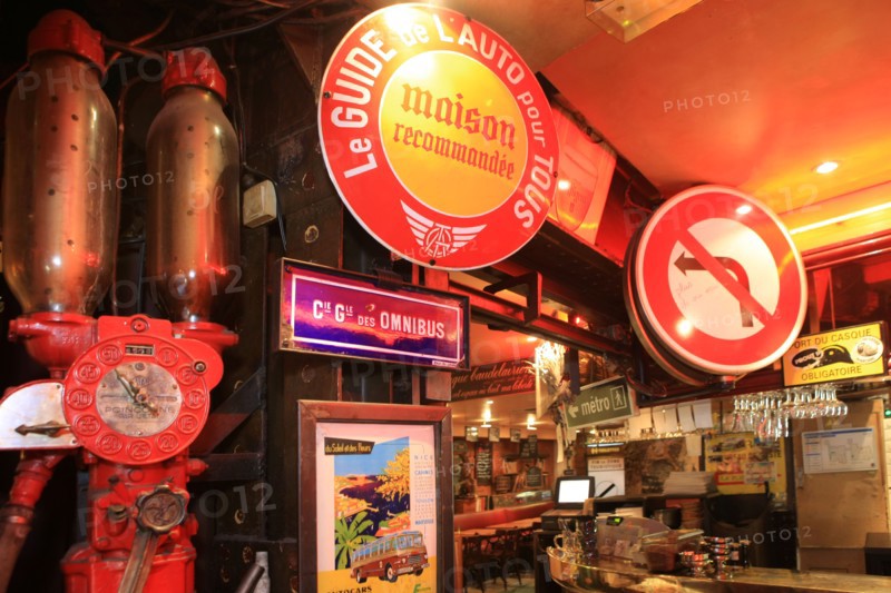 France, ile de france, paris 2e arrondissement, 41 rue montmartre, bar le tambour, deco inspiree du metro, recup, 
Date : 2011-2012