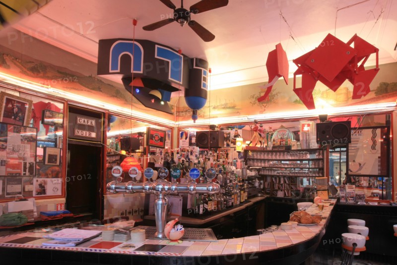 France, ile de france, paris 2e arrondissement, 65 rue montmartre, bar le cafe noir, deco, 
Date : 2011-2012