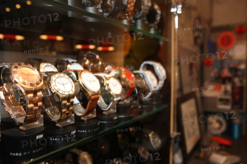 France, ile de france, paris 2e arrondissement, 4 rue tiquetonne, boutique chez maman, montres, mode, 
Date : 2011-2012