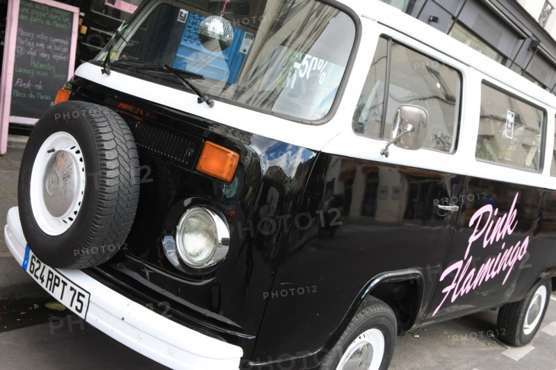 France, ile de france, paris, 3e arrondissement, marais, 105 rue vieille du temple, pizzeria pink flamingo, bio, bus volkswagen, 
Date : 2011-2012