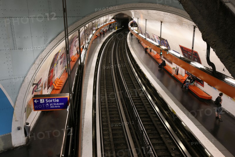 France, ile de france, paris 5e arrondissement, place saint michel, station de metro saint michel, 
Date : 2011-2012