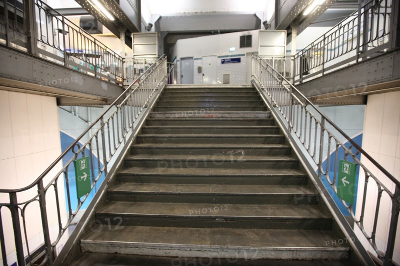 France, ile de france, paris 5e arrondissement, place saint michel, station de metro saint michel, 
Date : 2011-2012