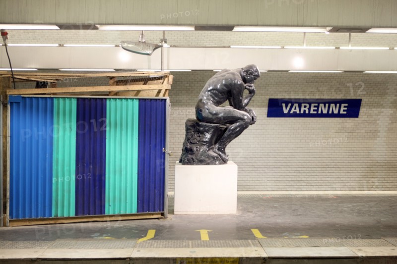 France, ile de france, paris, 7e arrondissement, station de metro varenne, statues, sculpture d'auguste rodin, le penseur, 
Date : 2011-2012