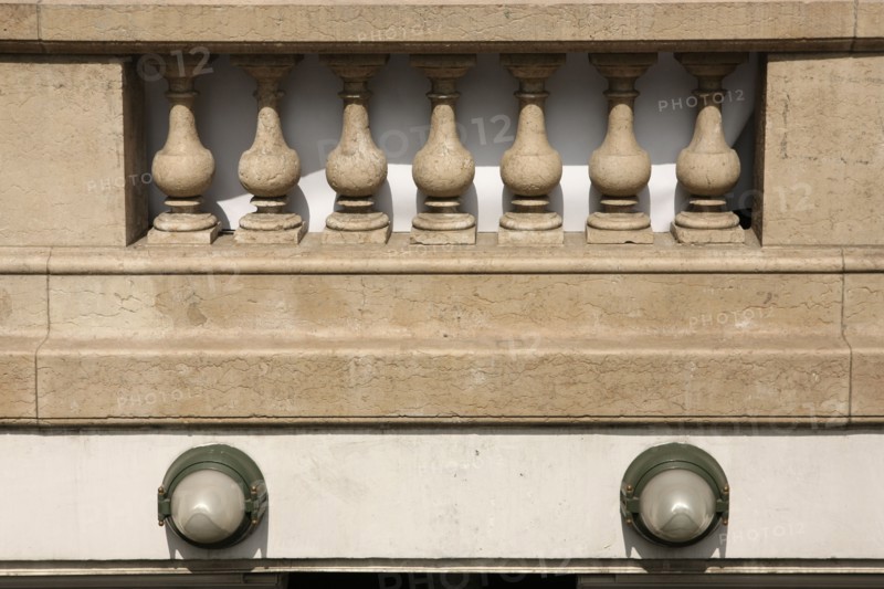 France, ile de france, paris 3e arrondissement, place de la republique, detail de la staion de metro republique, balustrade, 
Date : 2011-2012
