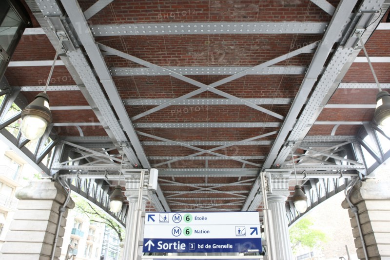 France, ile de france, paris, 15e arrondissement, station de metro dupleix, ligne 6, ratp, 
Date : 2011-2012