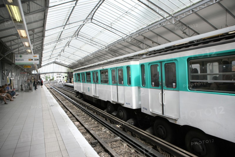 France, ile de france, paris, 15e arrondissement, station de metro dupleix, ligne 6, ratp, 
Date : 2011-2012
