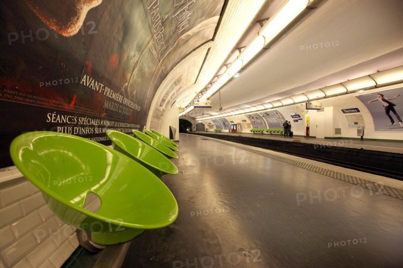 France, ile de france, paris, 17e arrondissement, metro, station ternes, quais, 
Date : 2011-2012